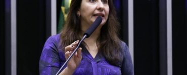 Deputada Adriana Ventura discursa sobre fiscalização