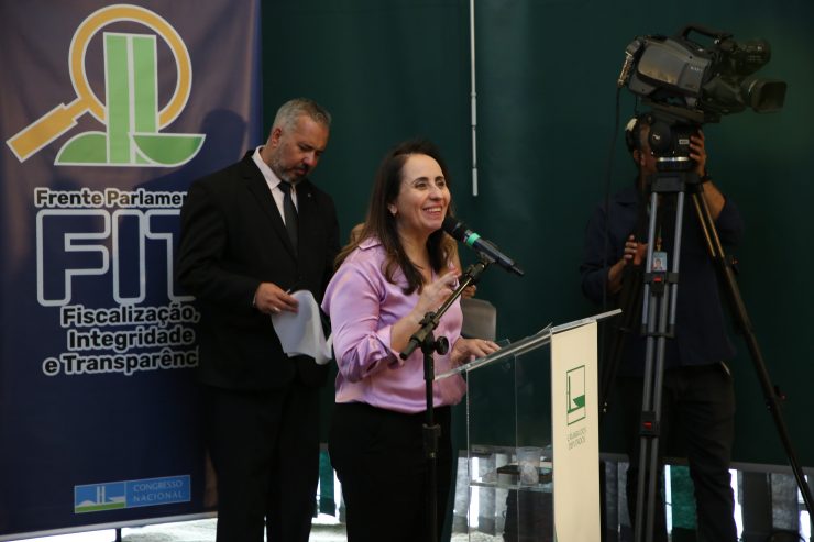 Frente parlamentar relacionada à fiscalização é lançada pela deputada Adriana Ventura