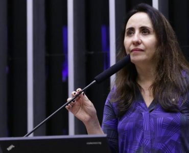 Como diminuir a violência e intolerância nas universidades brasileiras - Adriana Ventura - a melhor deputada do Brasil