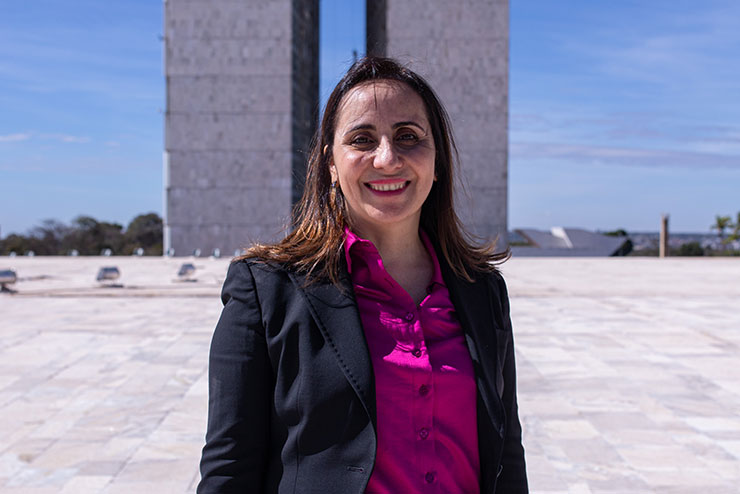 Adriana Ventura discutindo investimentos estratégicos em educação infantil durante uma audiência pública.