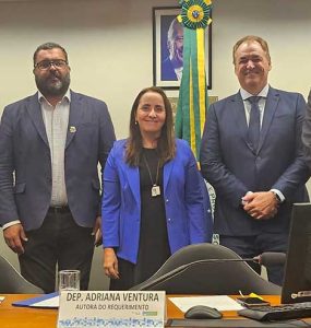 Deputada Adriana Ventura discute a venda de medicamentos sem receita em supermercados, visando modernizar a legislaçã