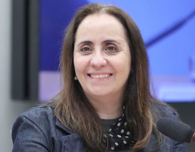 Adriana Ventura mantém alta produtividade legislativa em agosto, com novas proposições e eventos.