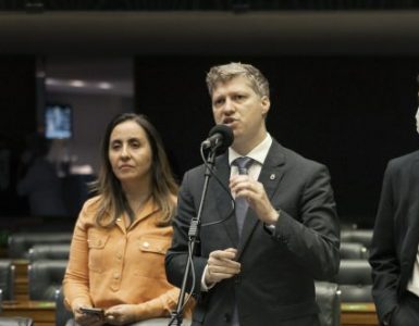 A Lei nº 14.724/2023, da deputada Adriana Ventura e Marcel Van Hattem, torna preferencial a realização remota dos exames médicos do INSS